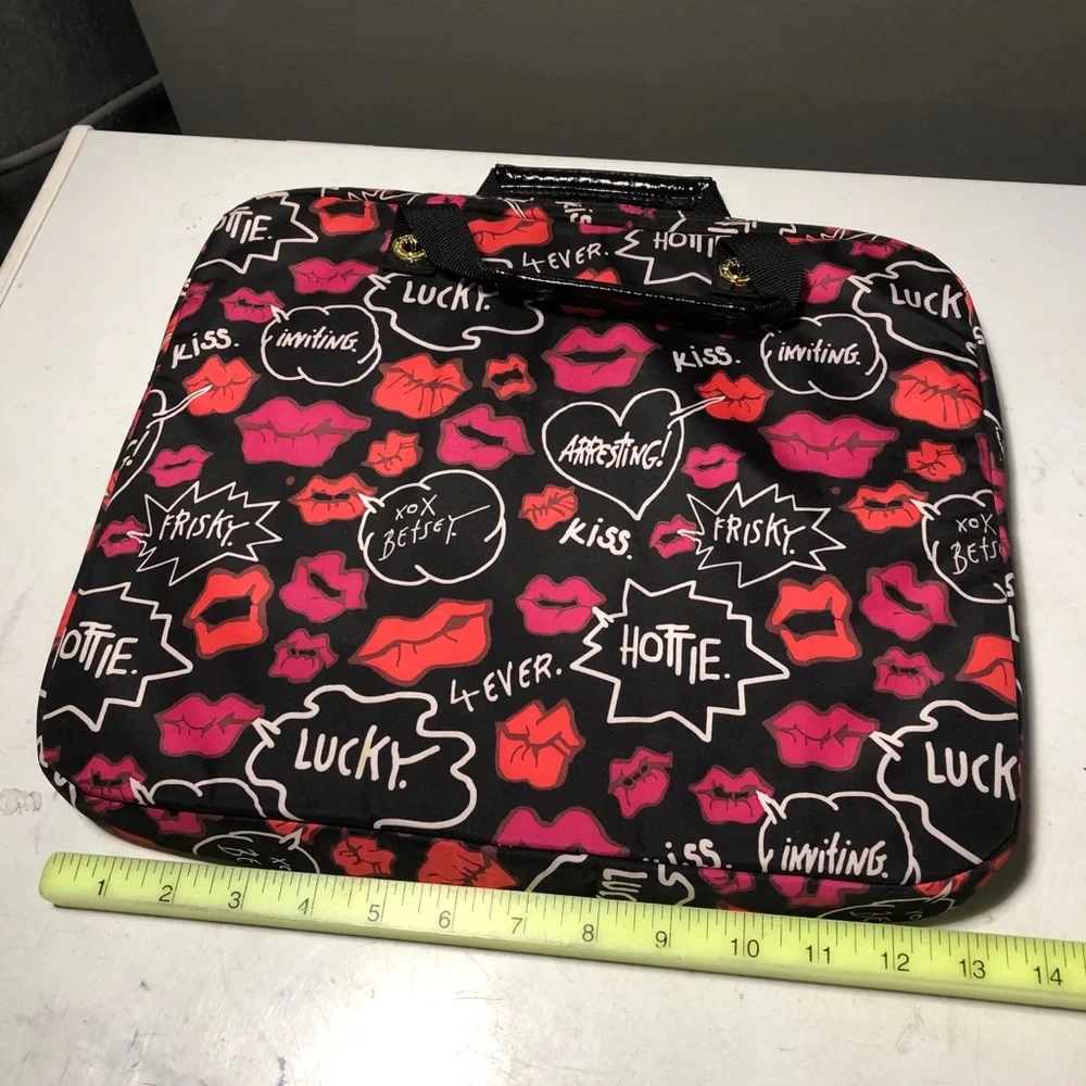 Betsey Johnson Betseyville Laptop Bag Kissing Lips Black Background Zipper